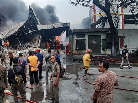 berita kebakaran  Kasiops Suku Dinas Penanggulangan Kebakaran dan Penyelamatan (Gulkarmat) Jakarta Barat Sjukri Bahanan mengatakan